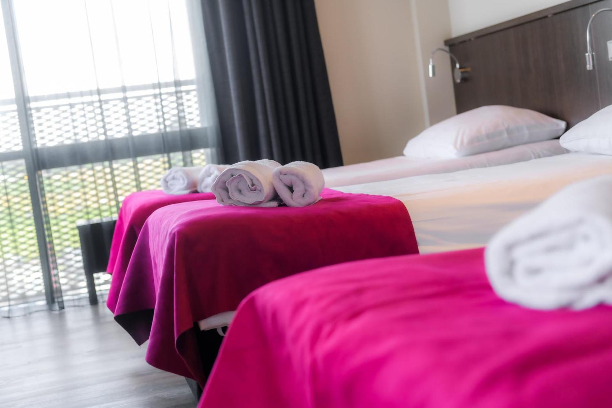 Bas World Hotel Veghel Exterior foto